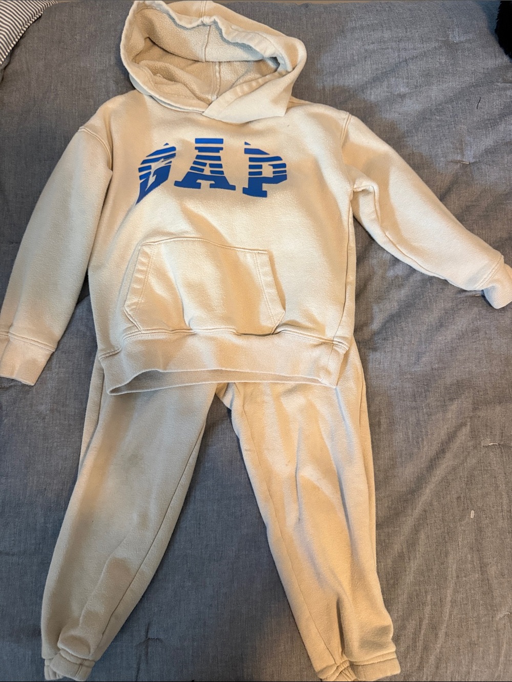 GAP Kids Cream Sweatshirt & Joggers with Blue Logo- size XS